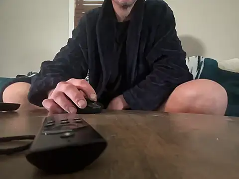 Snapshot of studlyhardwoodd chatting on April 26, 2:26 pm studlyhardwoodd online show from April 26, 2:26 pm