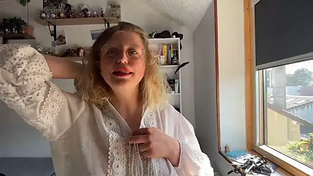 Snapshot of GoddessTeti chatting on April 22, 3:46 pm GoddessTeti online show from April 22, 3:46 pm