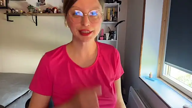 Snapshot of GoddessTeti chatting on April 28, 8:52 am GoddessTeti online show from April 28, 8:52 am