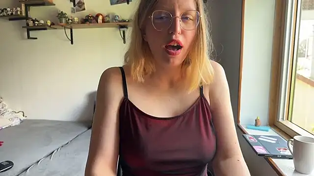 Snapshot of GoddessTeti chatting on May 2, 11:04 am GoddessTeti online show from May 2, 11:04 am