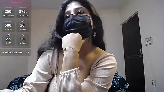 -Queenie online show from May 19, 7:20 pm