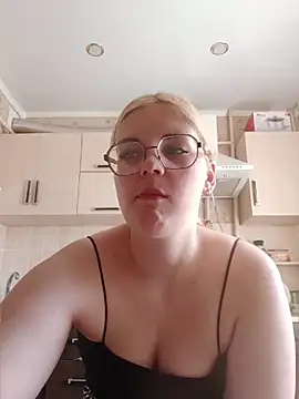LoisFox online show from June 6, 6:51 am