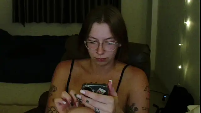 Snapshot of JuicyErika chatting on July 7, 6:45 pm JuicyErika online show from July 7, 6:45 pm