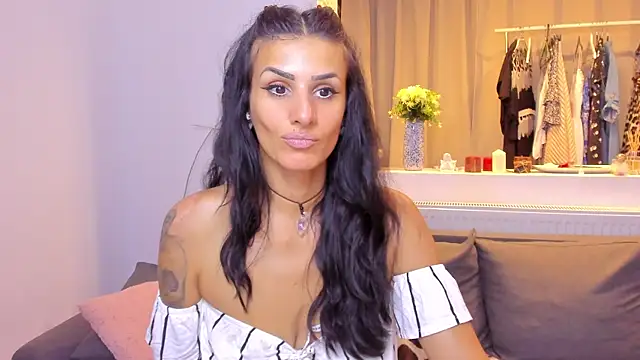 Snapshot of Milfchellle chatting on July 5, 7:54 pm Milfchellle online show from July 5, 7:54 pm