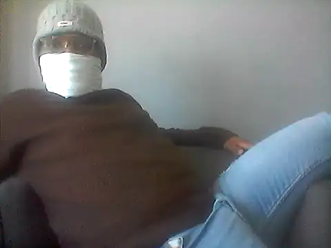 Snapshot of LunjeSA chatting on May 11, 10:54 am LunjeSA online show from May 11, 10:54 am