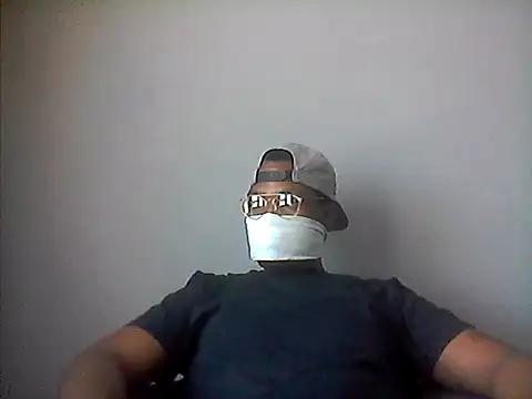 Snapshot of LunjeSA chatting on May 12, 9:17 am LunjeSA online show from May 12, 9:17 am