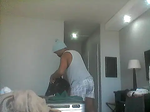 Snapshot of LunjeSA chatting on May 13, 7:06 am LunjeSA online show from May 13, 7:06 am