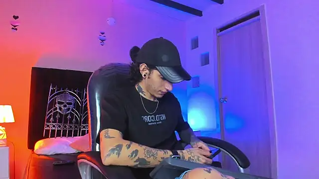 Snapshot of Vergil_Noir_ chatting on May 9, 4:28 am Vergil Noir online show from May 9, 4:28 am