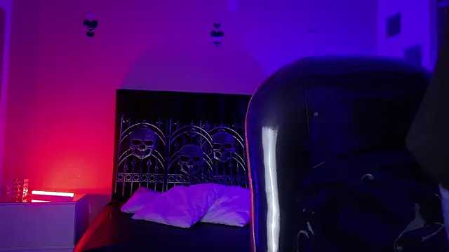 Vergil Noir  online show from June 18, 3:51 am