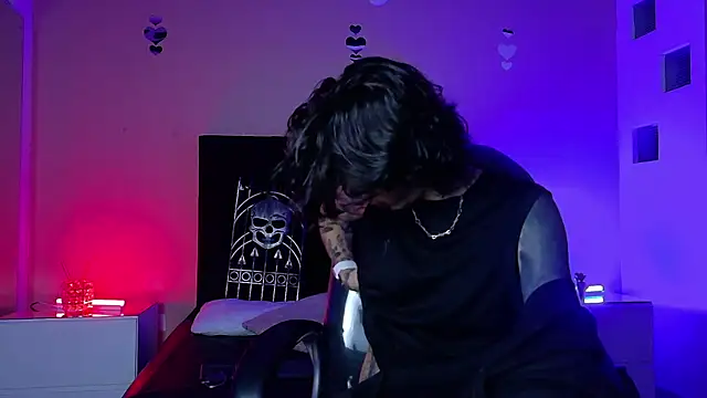 Vergil Noir  online show from June 19, 4:17 am