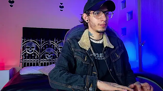 Vergil Noir  online show from June 21, 3:53 am