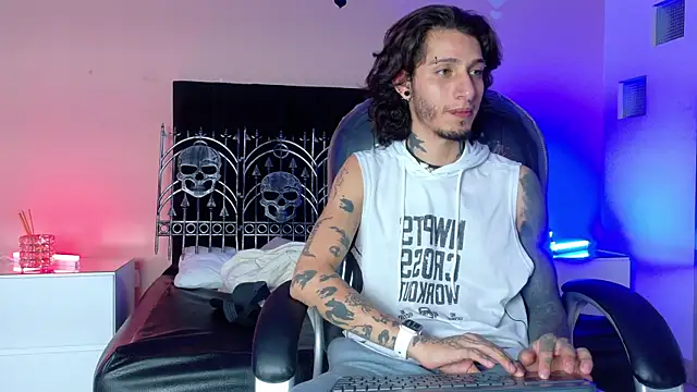 Vergil Noir  online show from July 3, 4:08 am