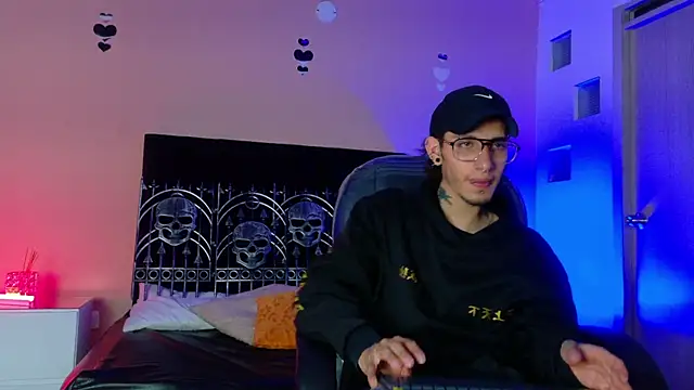 Vergil Noir  online show from July 11, 4:04 am