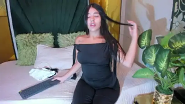 Babyemily18  online show from May 30, 1:19 pm