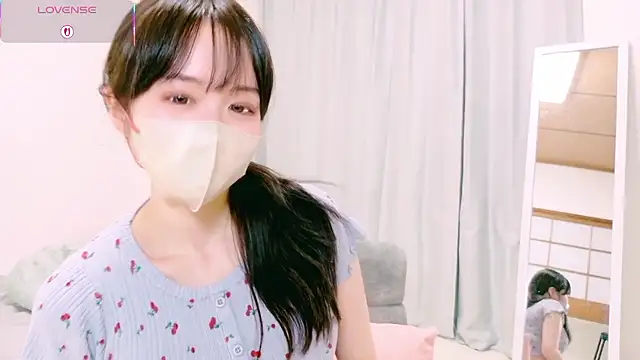 mayu chan  online show from May 25, 12:00 pm