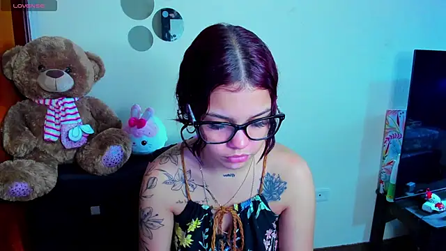 Snapshot of angelina_77 chatting on April 28, 1:38 pm angelina 77 online show from April 28, 1:38 pm