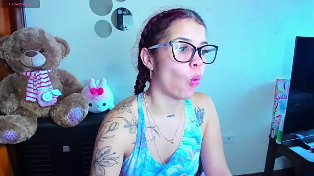 Snapshot of angelina_77 chatting on May 1, 3:16 pm angelina 77 online show from May 1, 3:16 pm
