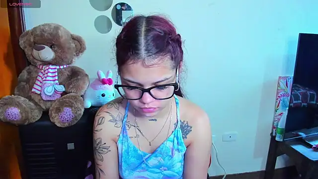 Snapshot of angelina_77 chatting on May 2, 1:38 pm angelina 77 online show from May 2, 1:38 pm