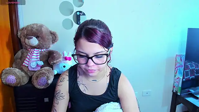 Snapshot of angelina_77 chatting on May 6, 6:24 pm angelina 77 online show from May 6, 6:24 pm