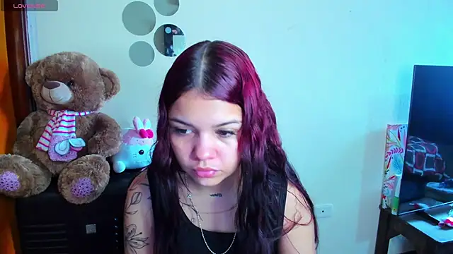 Snapshot of angelina_77 chatting on May 7, 2:11 pm angelina 77 online show from May 7, 2:11 pm