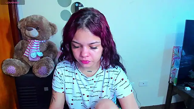 Snapshot of angelina_77 chatting on May 10, 1:27 pm angelina 77 online show from May 10, 1:27 pm