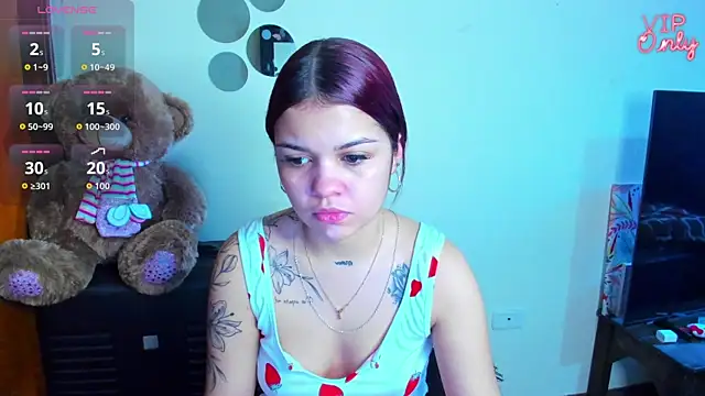 Snapshot of angelina_77 chatting on May 15, 1:40 pm angelina 77 online show from May 15, 1:40 pm