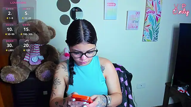 Snapshot of angelina_77 chatting on May 18, 2:56 pm angelina 77 online show from May 18, 2:56 pm