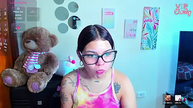 Snapshot of angelina_77 chatting on May 20, 2:12 pm angelina 77 online show from May 20, 2:12 pm