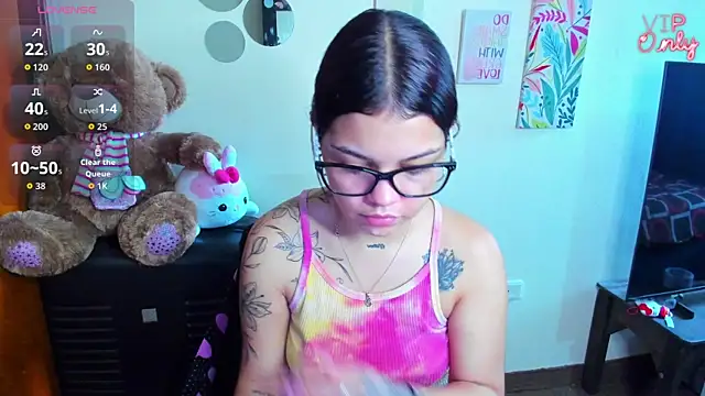 Snapshot of angelina_77 chatting on May 21, 1:51 pm angelina 77 online show from May 21, 1:51 pm