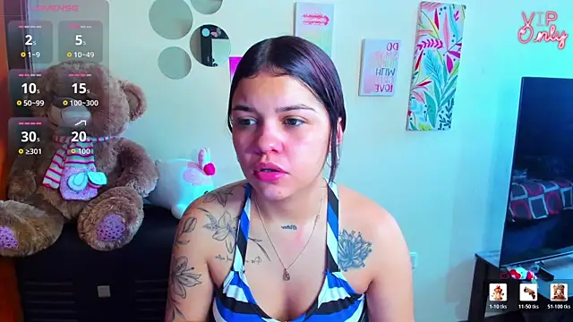 Snapshot of angelina_77 chatting on May 24, 3:39 pm angelina 77 online show from May 24, 3:39 pm