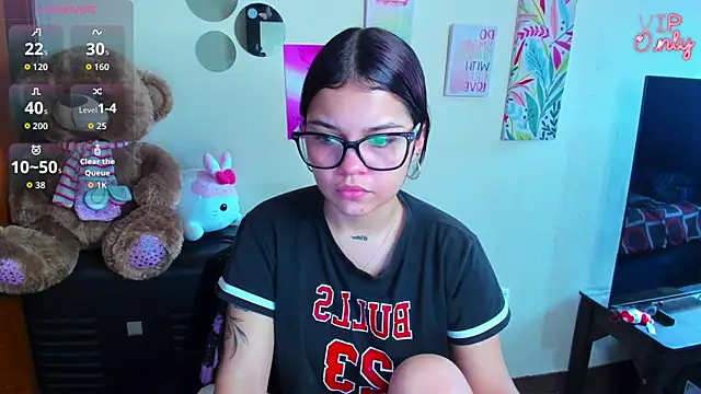 Snapshot of angelina_77 chatting on May 27, 2:47 pm angelina 77 online show from May 27, 2:47 pm