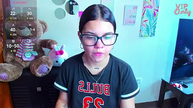 Snapshot of angelina_77 chatting on May 29, 3:54 pm angelina 77 online show from May 29, 3:54 pm