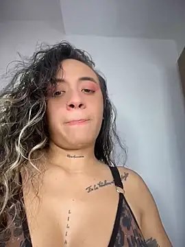 Snapshot of SinSirenXXX chatting on May 9, 1:27 pm SinSirenXXX online show from May 9, 1:27 pm