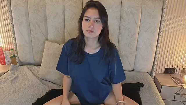 Snapshot of Alahia_Bloom chatting on June 22, 12:02 pm Alahia Bloom online show from June 22, 12:02 pm
