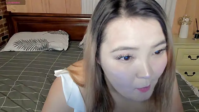 VelvetKIss01 online show from May 5, 3:53 pm