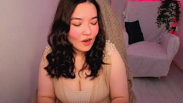 MomoRins online show from May 1, 9:30 pm