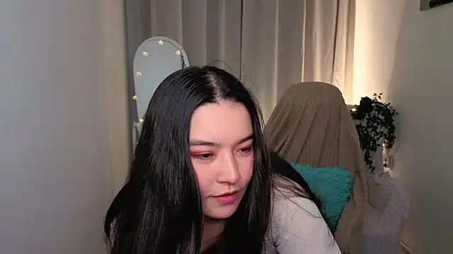 MomoRins online show from May 13, 9:55 pm