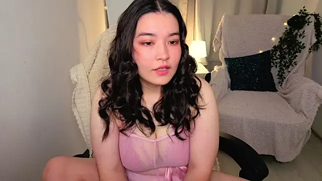 MomoRins online show from May 24, 10:59 pm