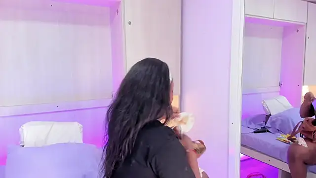 CassiieLondon  online show from May 5, 8:06 pm