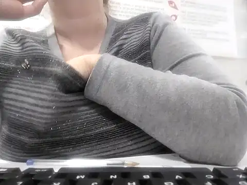 Snapshot of Cuginetti chatting on April 28, 7:46 am Cuginetti online show from April 28, 7:46 am
