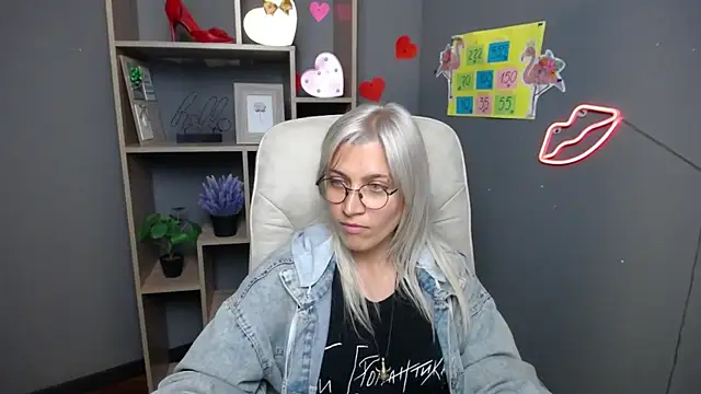 RubyDaviss online show from May 6, 6:02 pm