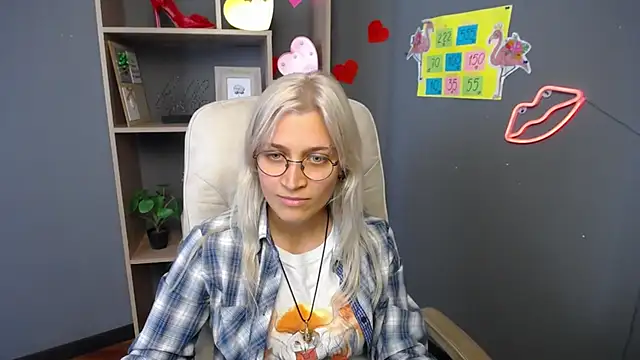 RubyDaviss online show from May 7, 12:10 pm