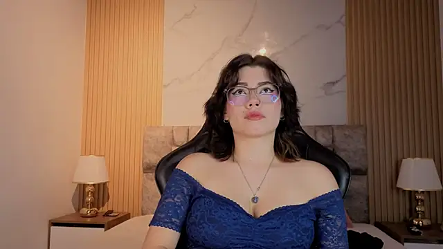 alkivamoon online show from May 12, 7:00 pm