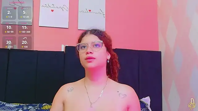 Snapshot of HoneyHipss chatting on May 28, 12:35 pm HoneyHipss online show from May 28, 12:35 pm