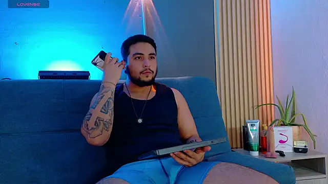 Snapshot of Marcus_Aress chatting on May 6, 7:41 pm Marcus Aress online show from May 6, 7:41 pm