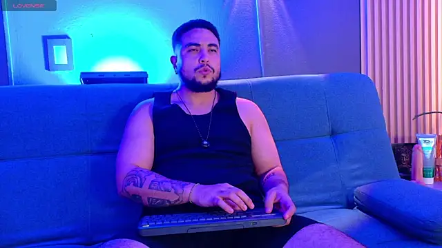 Snapshot of Marcus_Aress chatting on May 11, 8:17 pm Marcus Aress online show from May 11, 8:17 pm