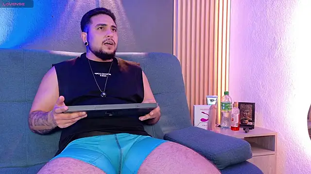 Snapshot of Marcus_Aress chatting on May 29, 7:34 pm Marcus Aress online show from May 29, 7:34 pm