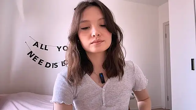 RochelTrewhitt online show from May 2, 9:47 am