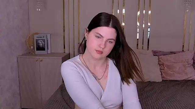 IvySimmons online show from May 11, 3:45 am