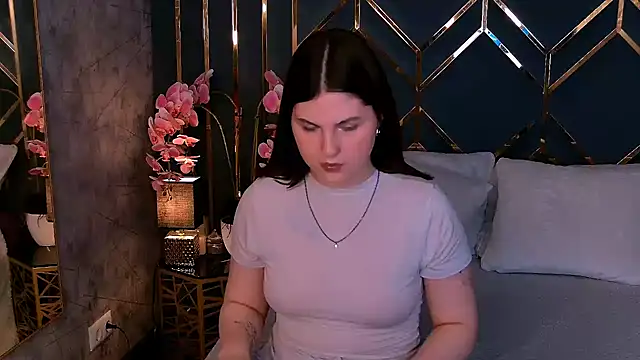 IvySimmons online show from May 18, 4:07 am